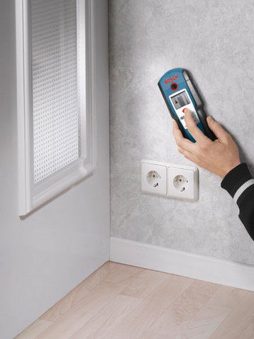 Metal Detector (Handheld) In Action 2 Metal Detector (Handheld) In Action 2