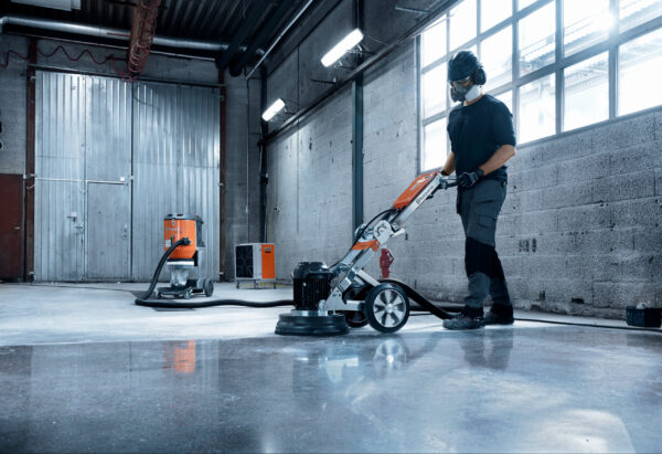 Dust Extraction Vacuum Heavy Duty - In Action 1