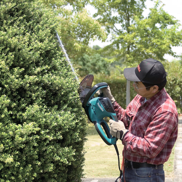 Electric Hedge Trimmer - In Action 1