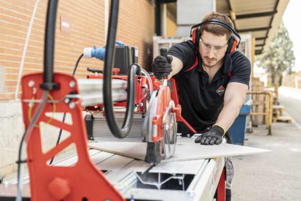 Electric Tile Cutter (Overhead Rail) DCX-250 1250 - In Action 4