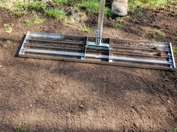 Lawn levelling Rake / Lute - In Action 4 Lawn levelling Rake / Lute - In Action 4