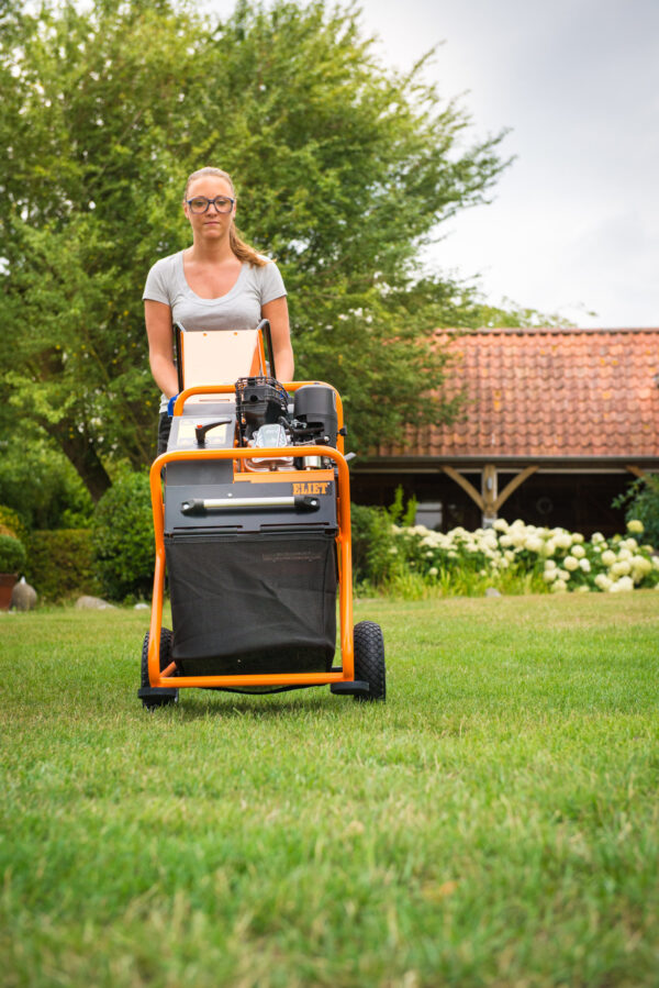 Petrol Chipper Shredder 40mm - In Action 2 Petrol Chipper Shredder 40mm - In Action 2