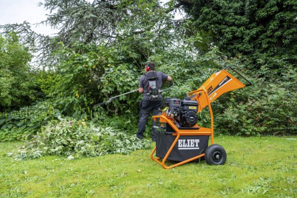 Petrol Chipper Shredder 40mm - In Action 5 Petrol Chipper Shredder 40mm - In Action 5