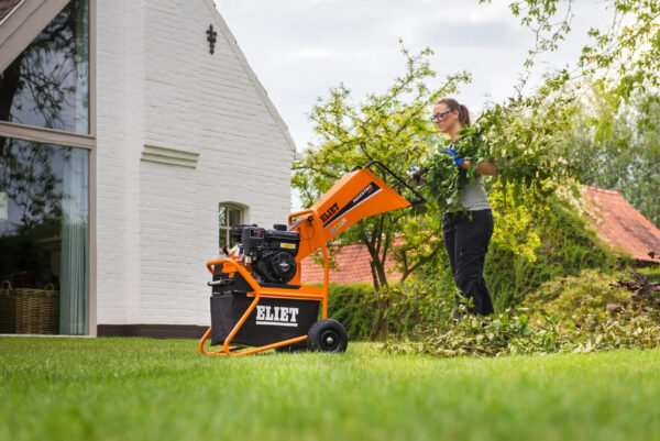 Petrol Chipper Shredder 40mm - In Action 9 Petrol Chipper Shredder 40mm - In Action 9