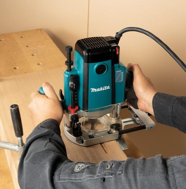 Plunge Router - In Action 1