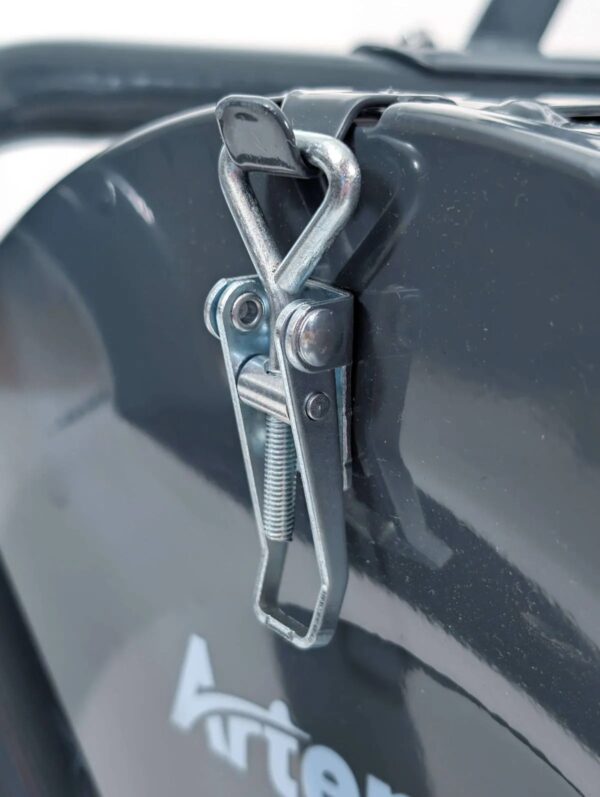 Top Dressing, Soil & Compost Spreader - Clasp Closed